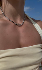GLASS BEADS NECKLACE WITH METAL SHELL - BLACK